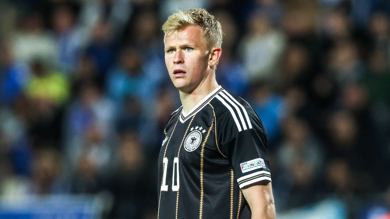 DFB-Fans gehen auf VAR los: "Handspiel? Nonsense"