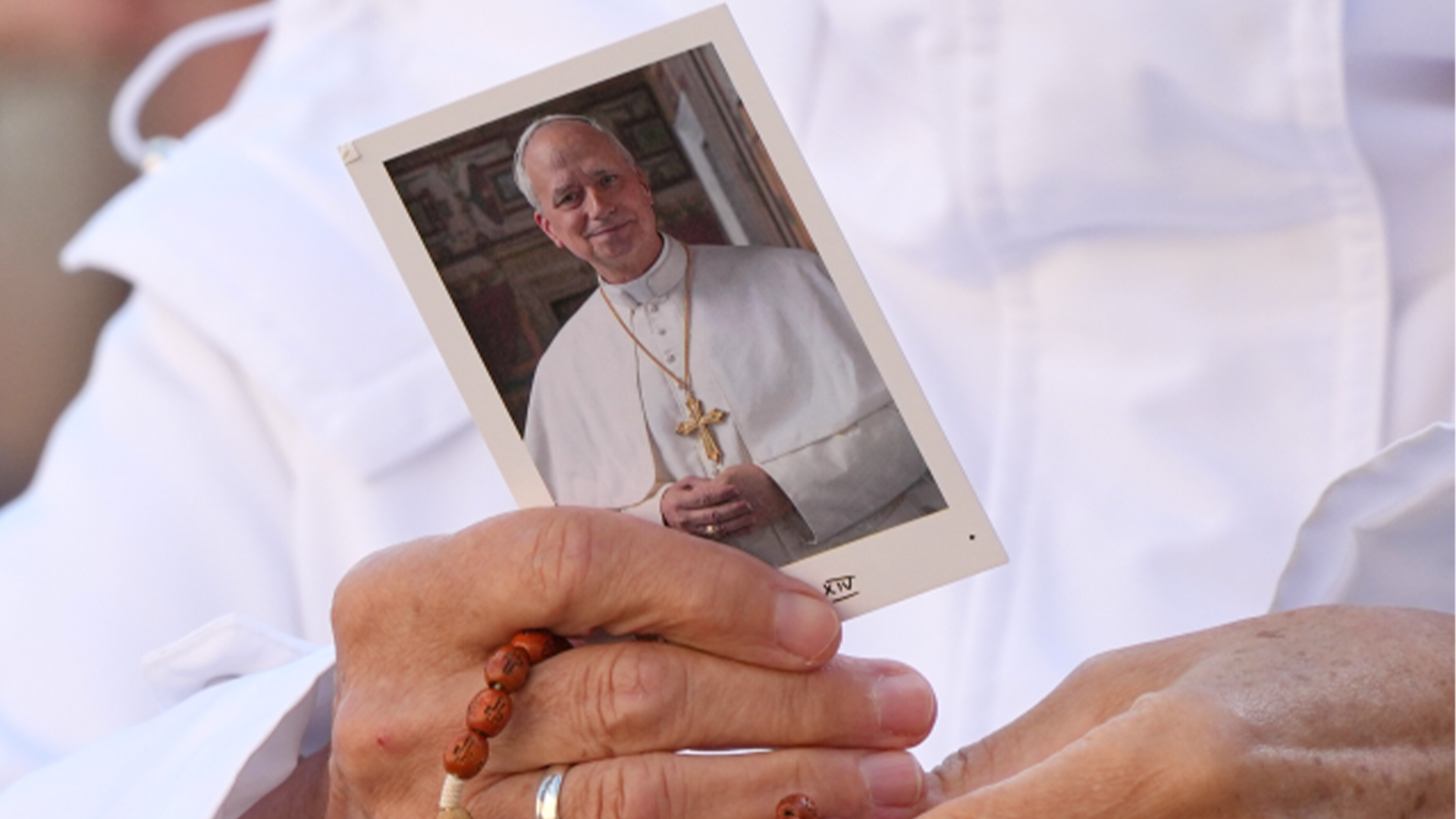 Gläubige sorgen sich um Papst Leo XIV.