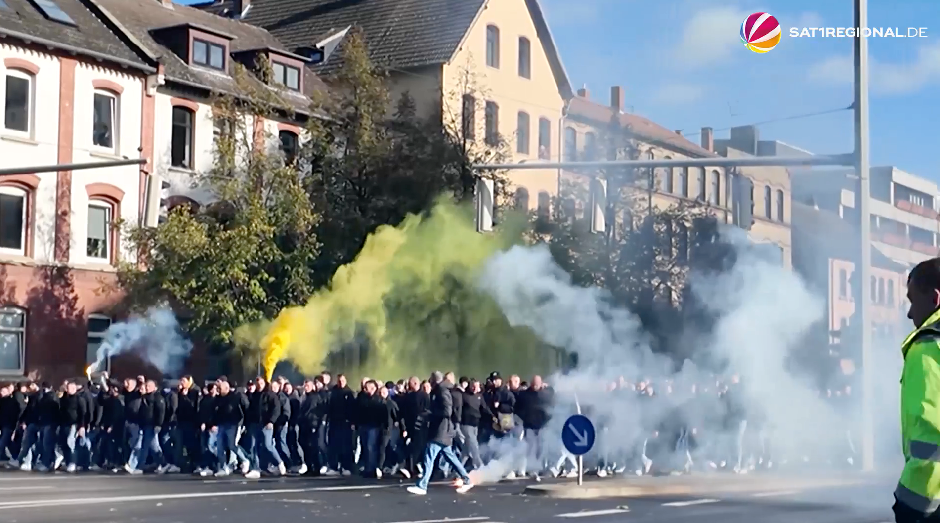 Pyrotechnik beim Niedersachsen-Derby: Innenministerin fordert Konsequenzen