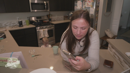 Wir sind die Burnetts Wir sind die Burnetts Folge 3: Instagram-Push? Janina probiert sich als Insta-Köchin