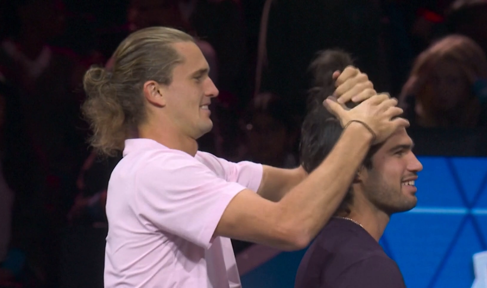 Tennis: Zverev geht Alcaraz an die Haare