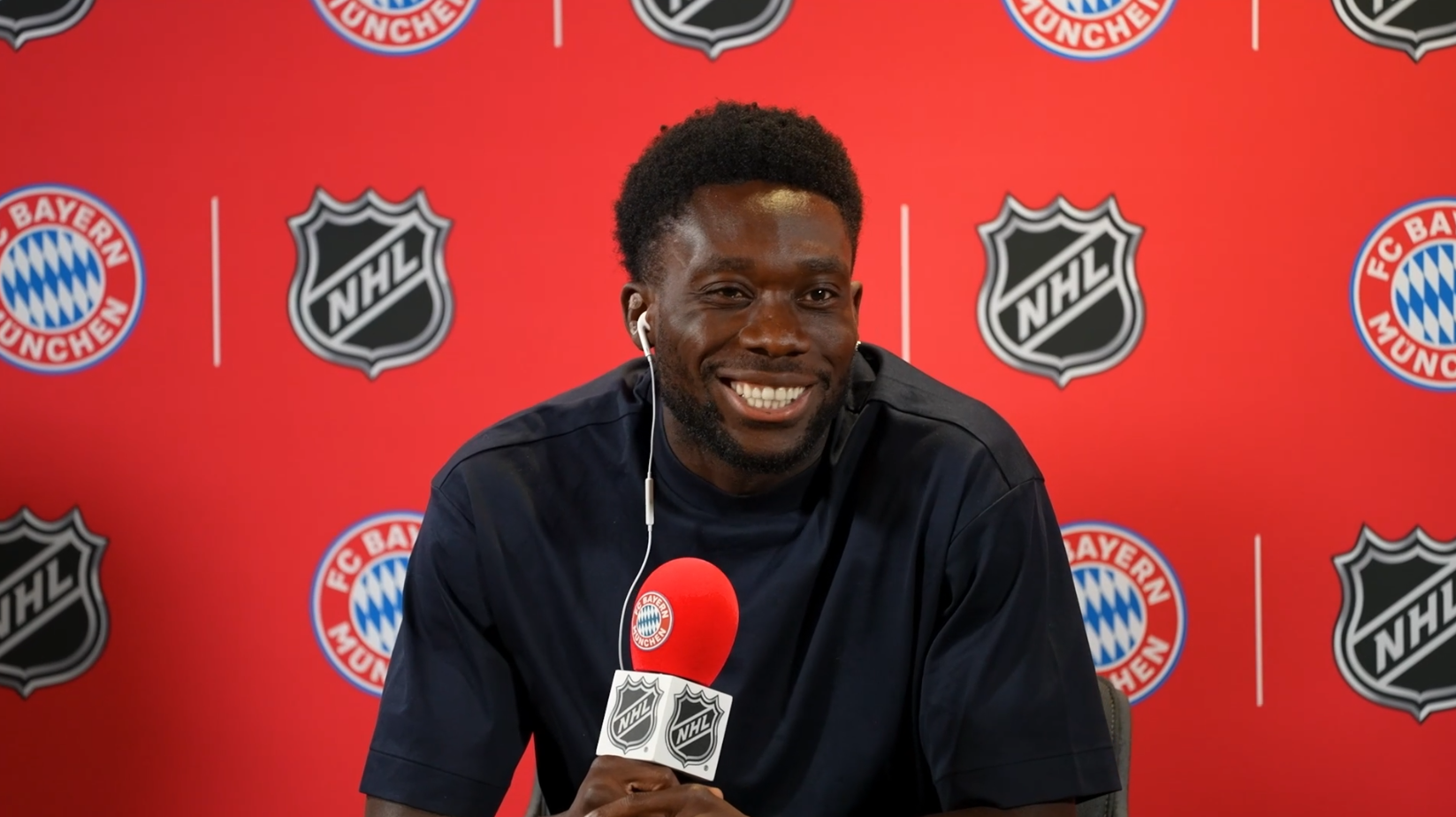 Alphonso Davies fasziniert von Eishockey-Prügeleien