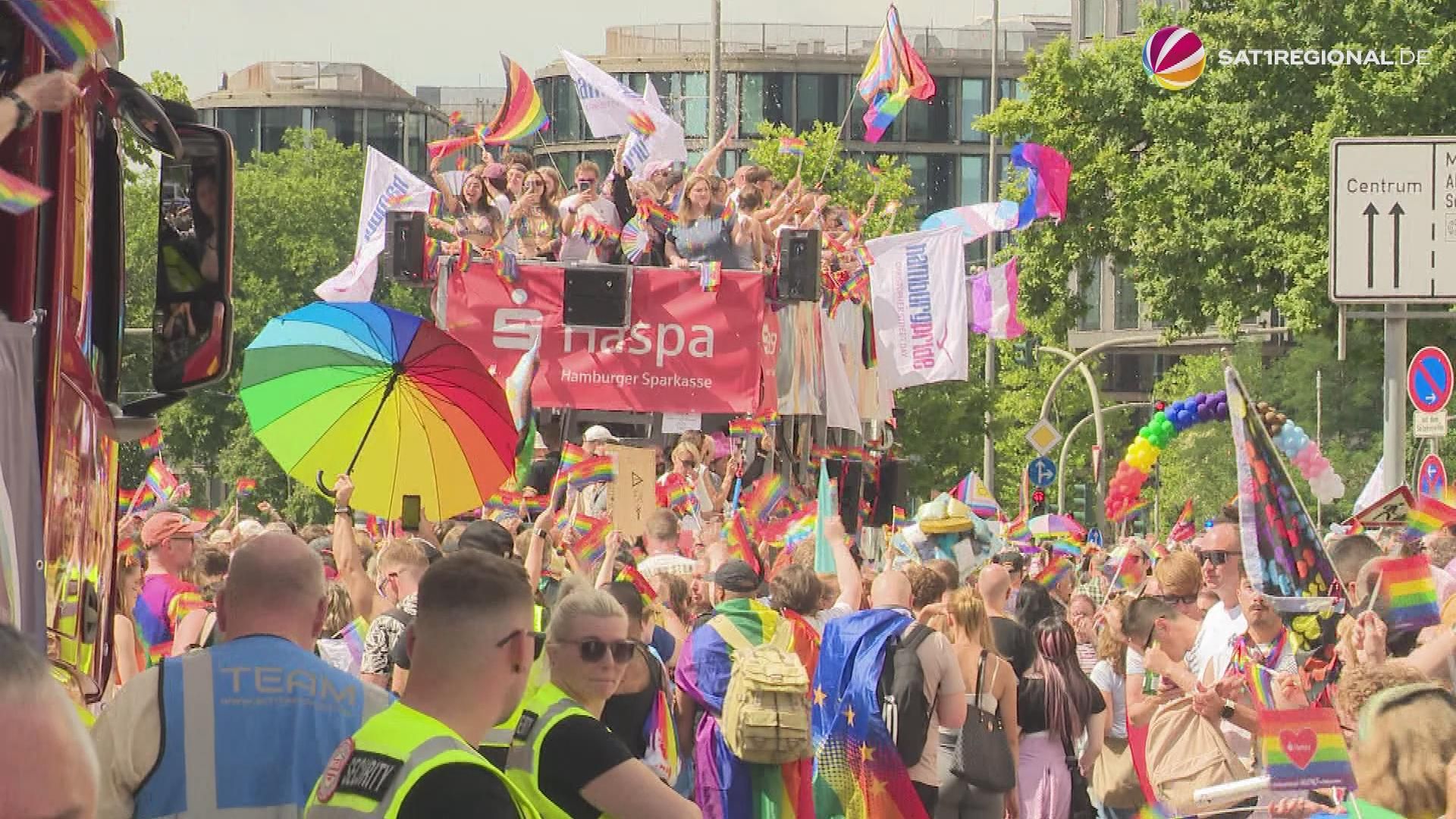 CSD in Hamburg: 300.000 Menschen feiern unter verschärften Sicherheitsmaßnahmen