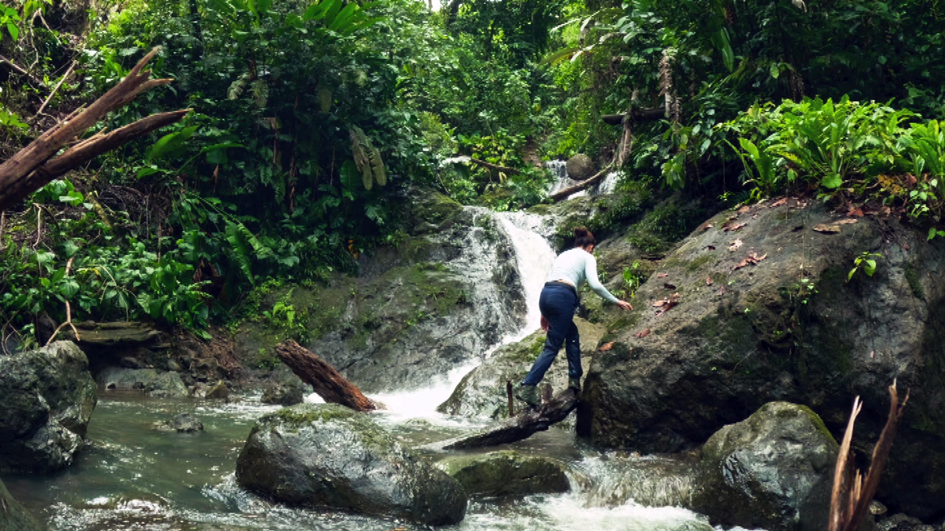 Findet Jeannie den Schatz im Wasserfall?