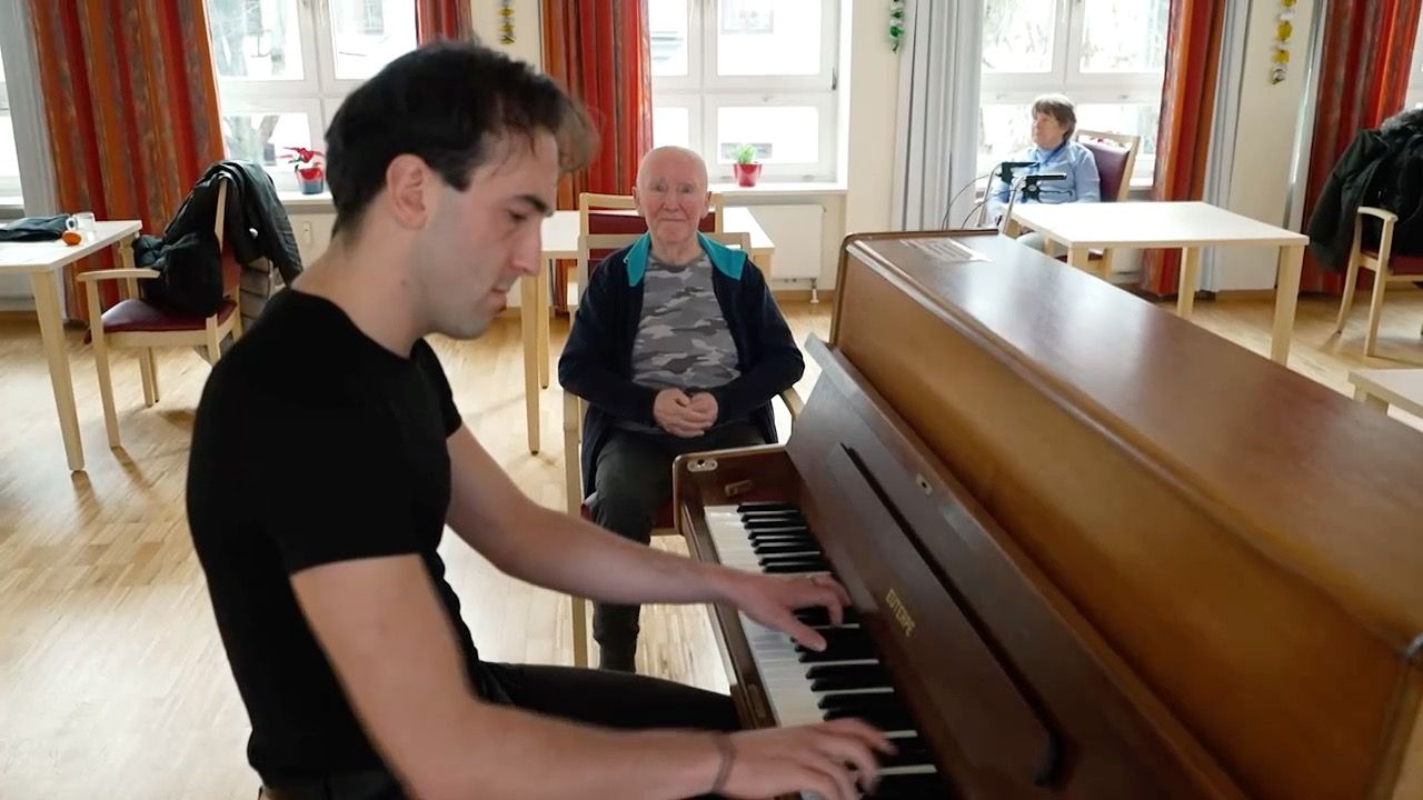 Musik gegen das Vergessen: Berührende Freundschaft bewegt das Netz