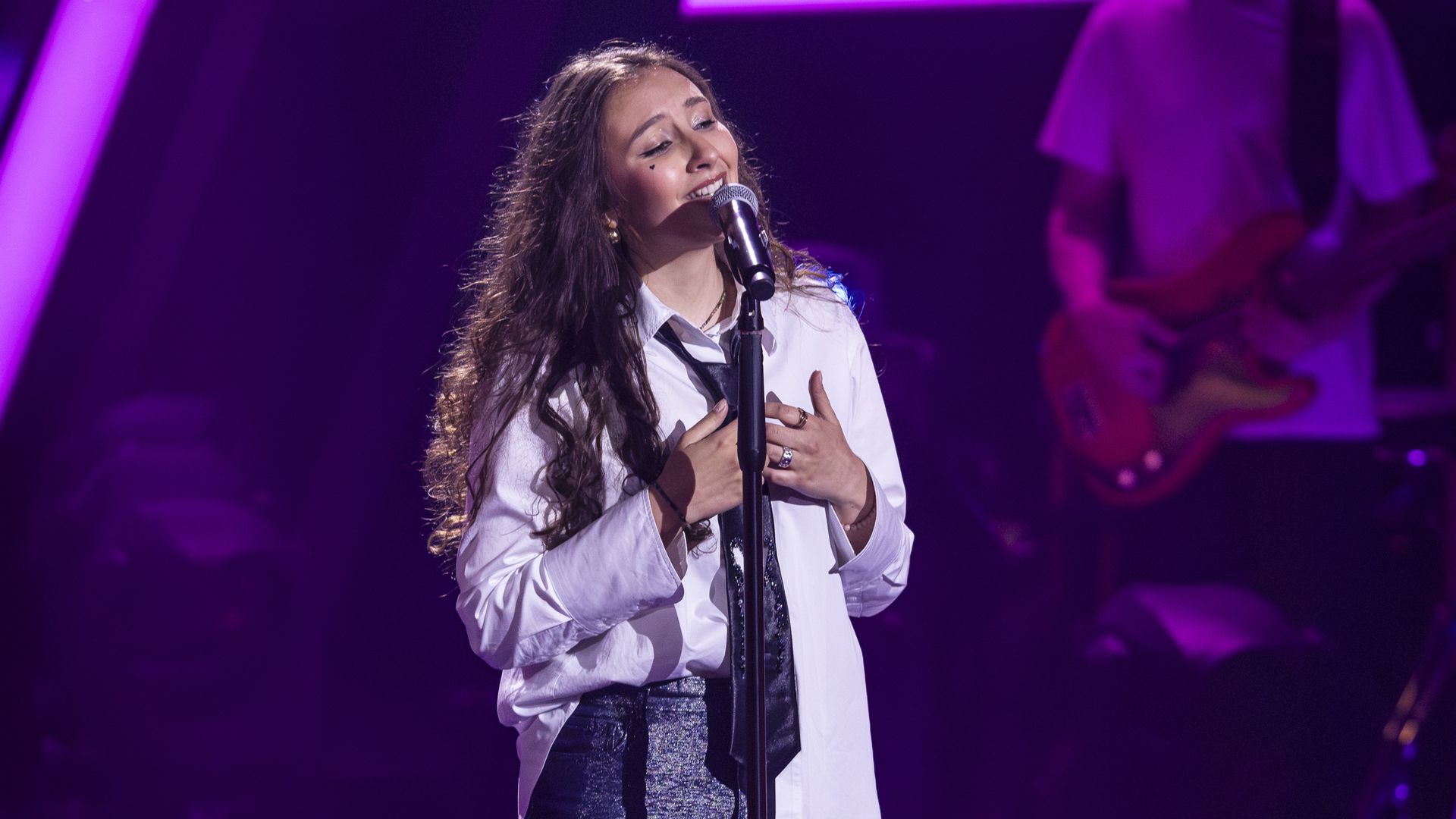 "Slipping Through My Fingers": Margo Junique verzaubert mit ABBA-Hit