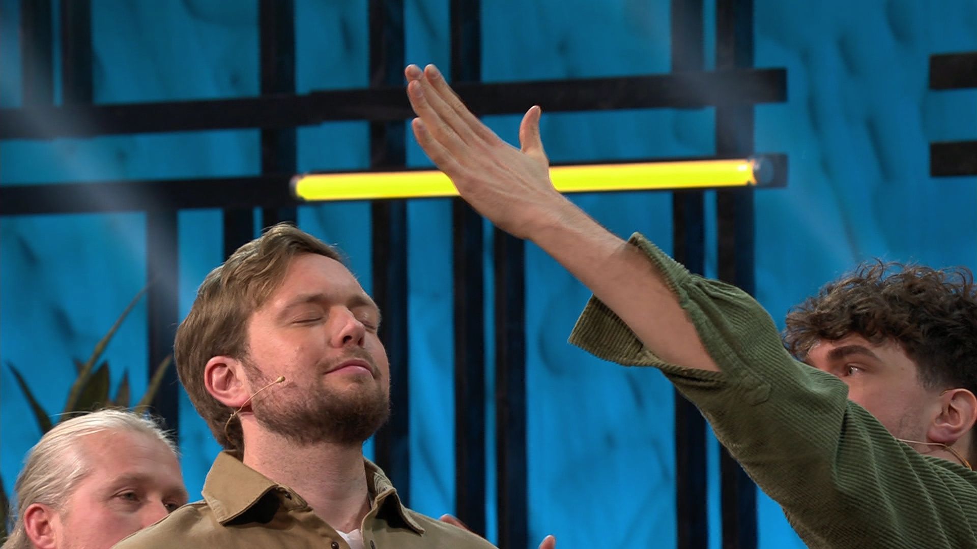 Timon Krause hypnotisiert Özcan & Basti