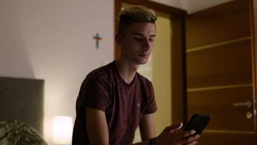 PULS 4 Doku: Die dunkle Seite von Social Media – Sollen wir TikTok verbieten? PULS 4 Doku: Die dunkle Seite von Social Media – Sollen wir TikTok verbieten? Folge 1: PULS 4 Doku: Die dunkle Seite von Social Media – Sollen wir TikTok verbieten?