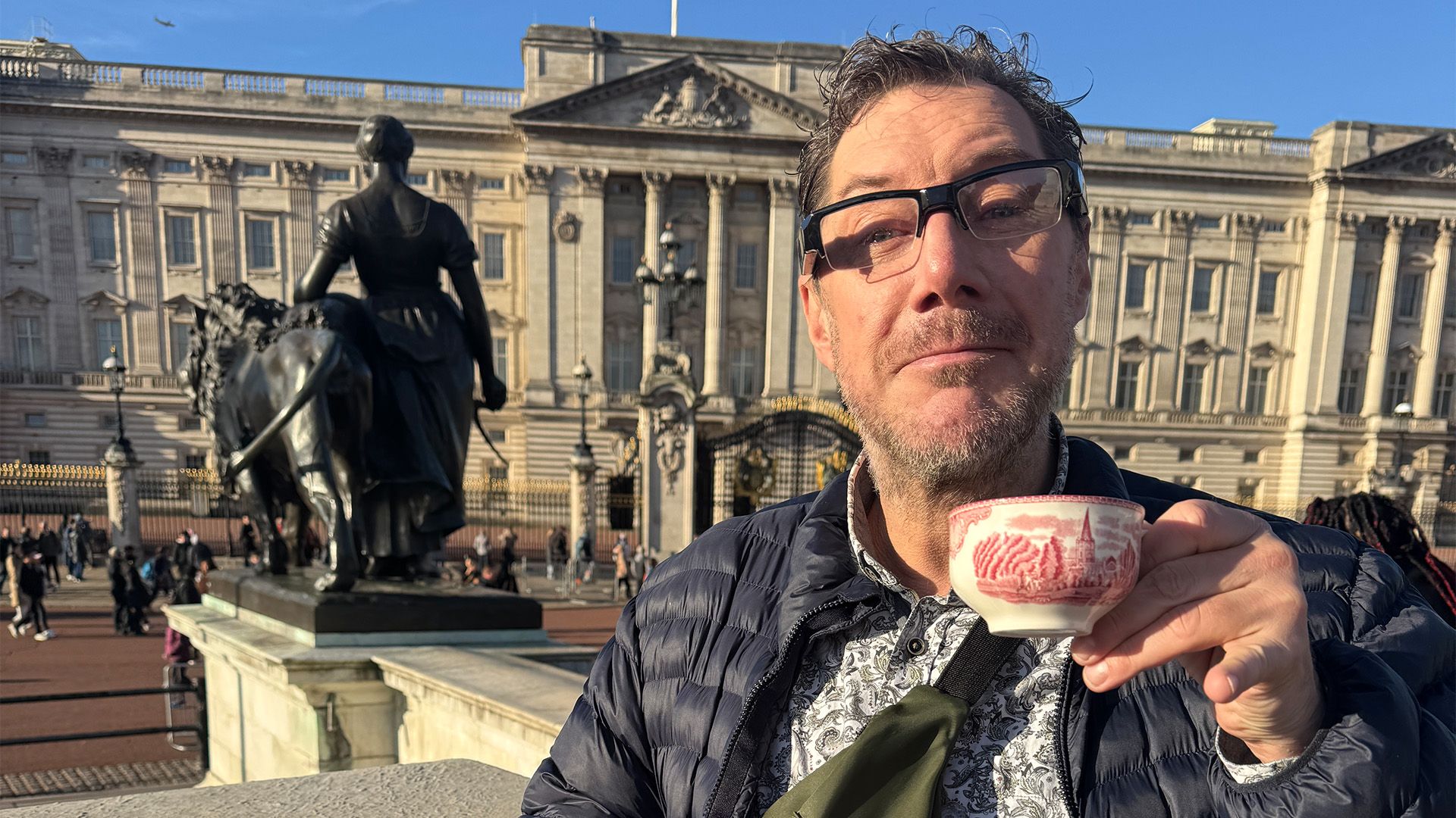 Thema u.a.: Mirko Reeh testet Scones in London und Midnight Bazar in München