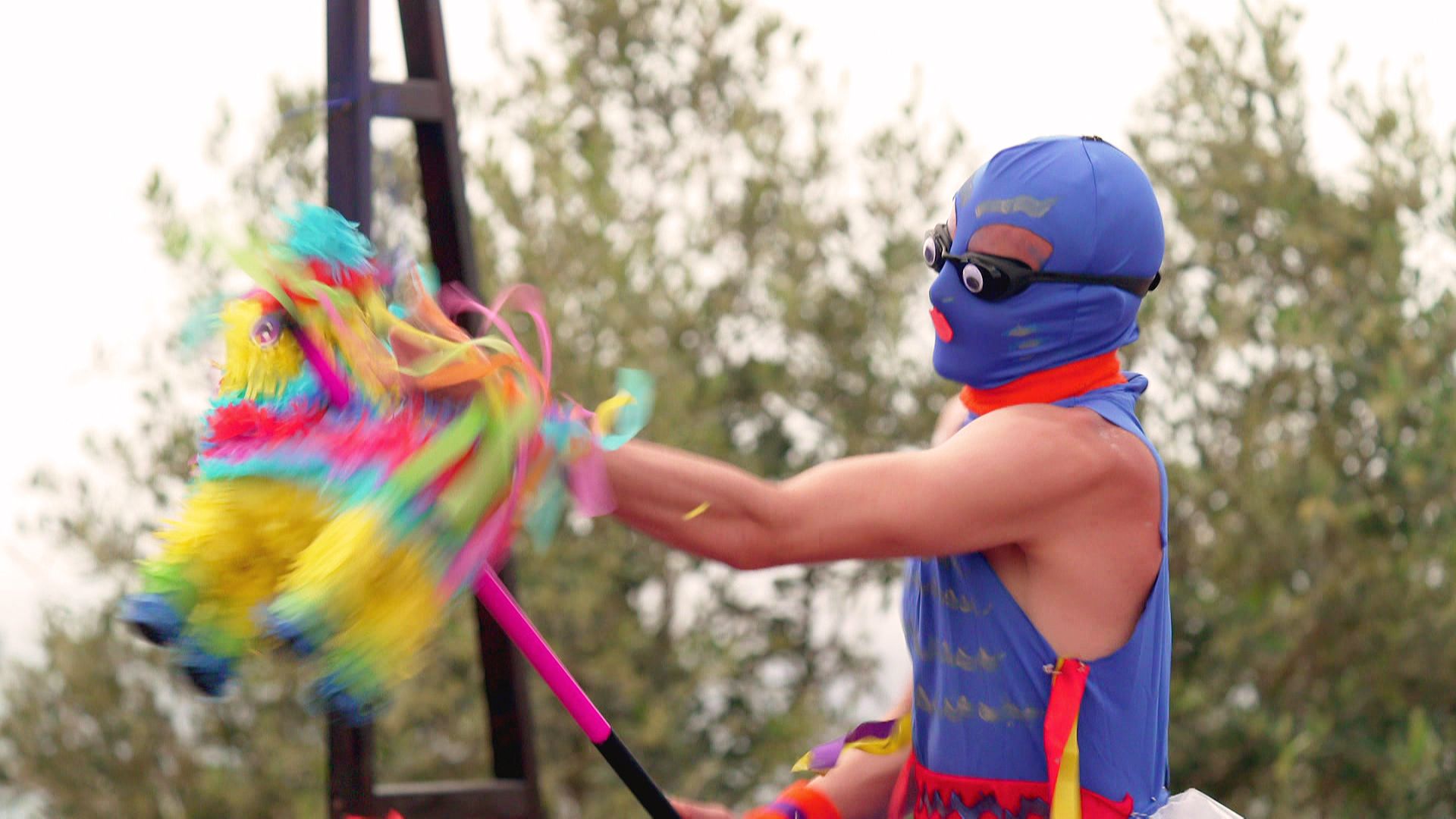 Teamchallenge: Hohlkörper-Prügelei zwischen Supernerds und Piñatas