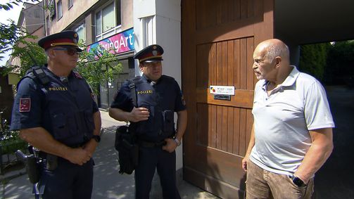 Grätzlpolizei GRÄTZLPOLIZEI  - 01. STAFFEL Folge 1: Der ominöse Stiegenhaus-Koter