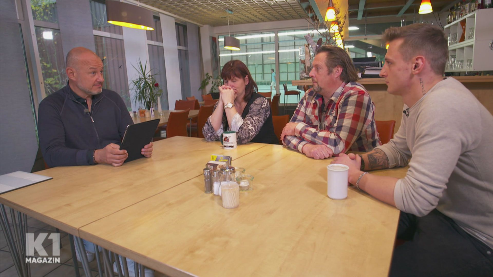 Zurück in Doros Vereinslokal: Konnte Frank Rosin der Wirtin helfen?