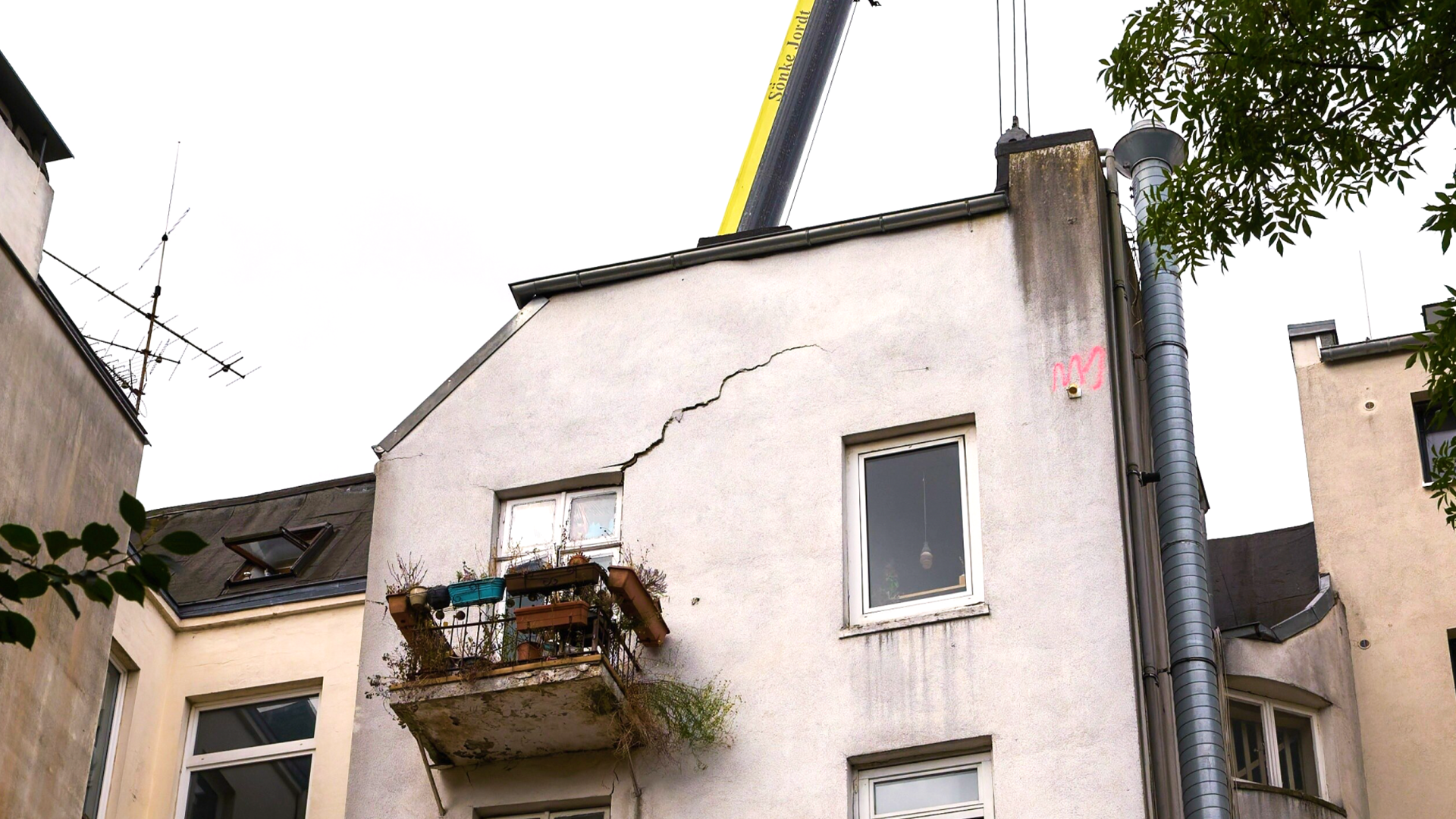Blitz-Abriss von Wohnhaus schockt Mieter
