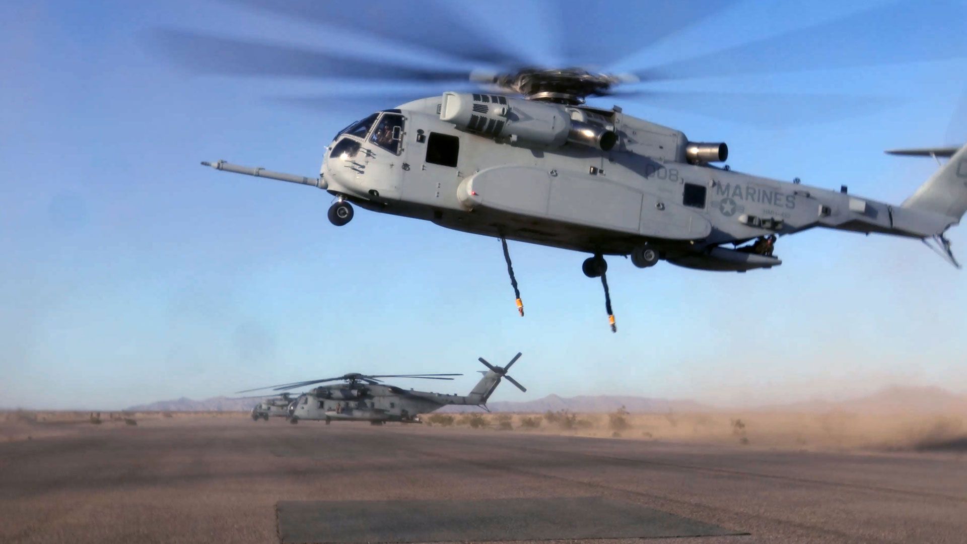 Kampf- und Frachthubschrauber