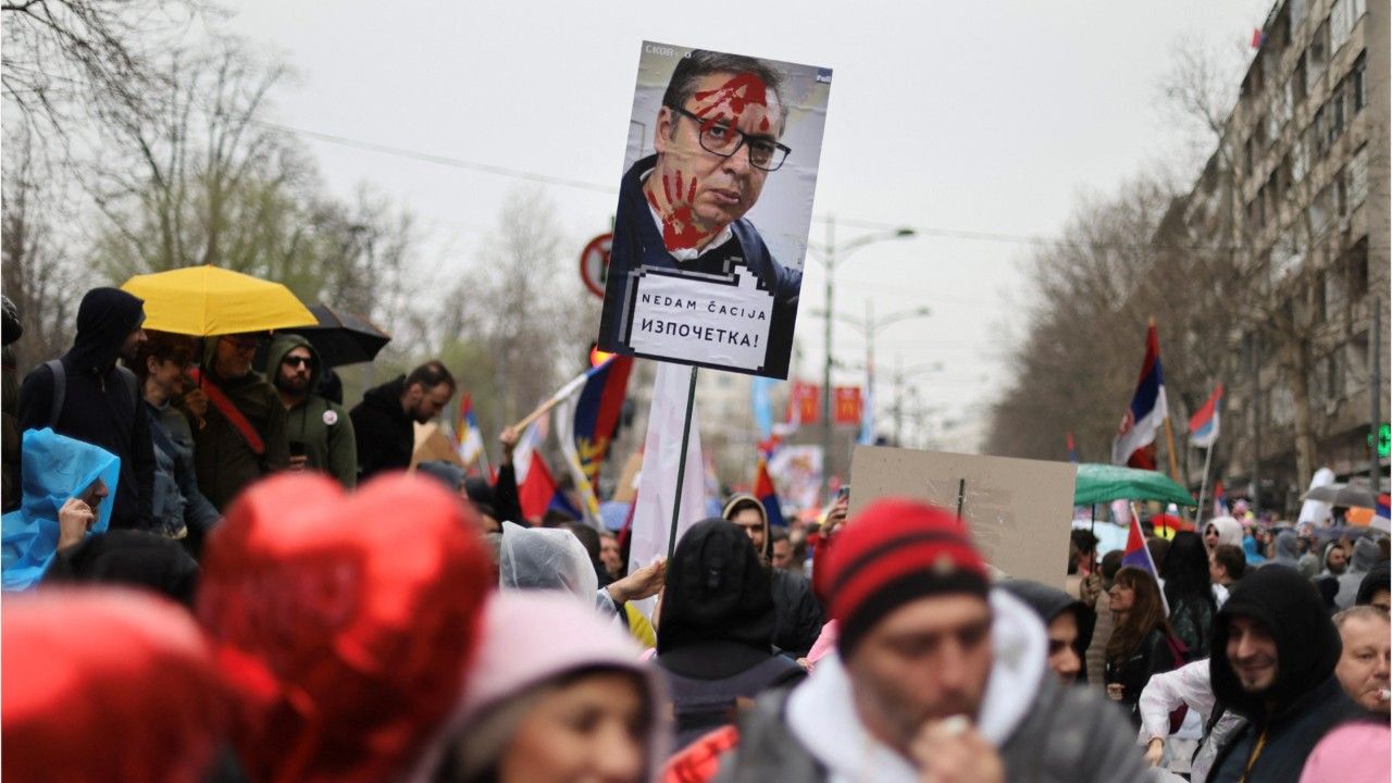 Richtete Serbiens Regierung Schallwaffe auf Demonstranten?