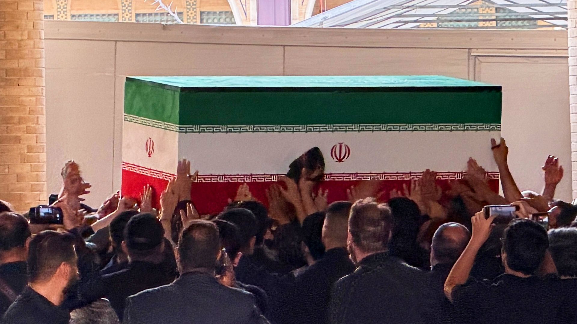 Irans Ex-Führer Chamenei beigesetzt