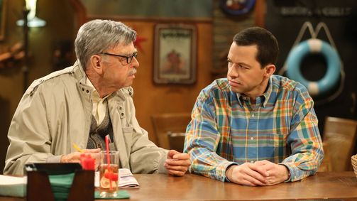 Two and a Half Men Two and a Half Men Folge 8: Arm, aber schön