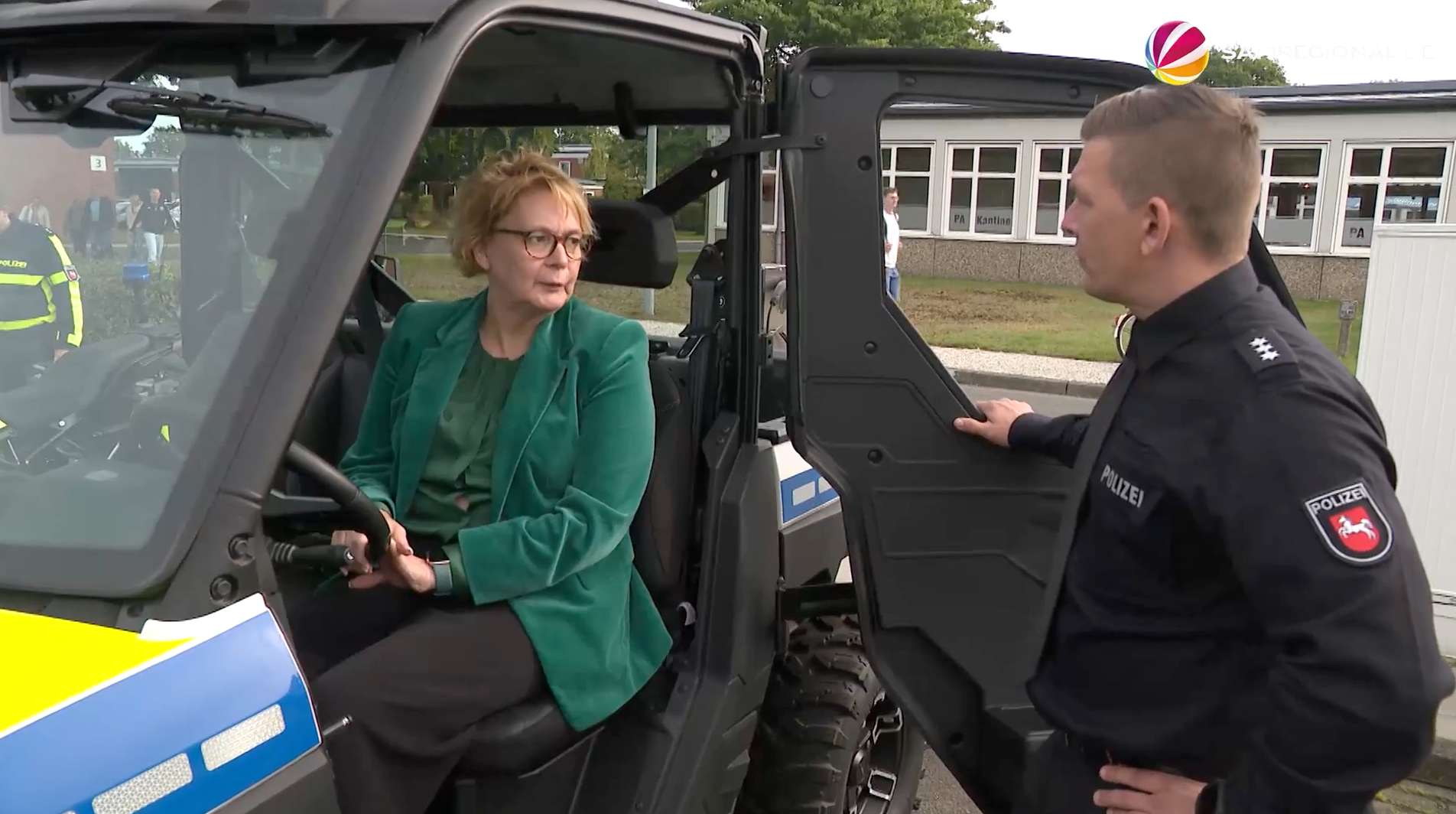 Innenministerin Behrens begutachtet neue Polizeiausrüstung in Oldenburg