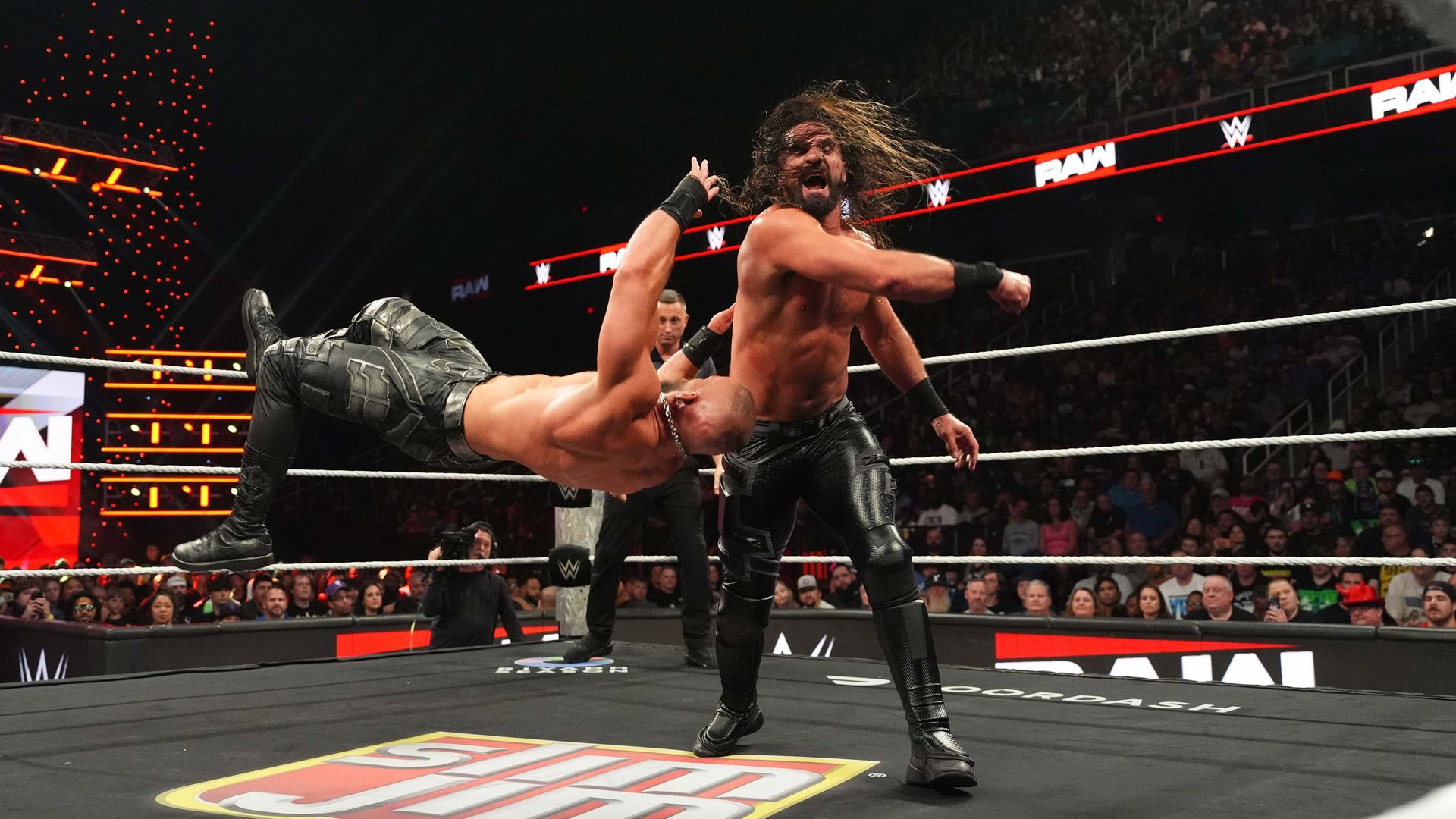 Austin Theory gegen Seth Rollins nimmt unerwartete Wendung