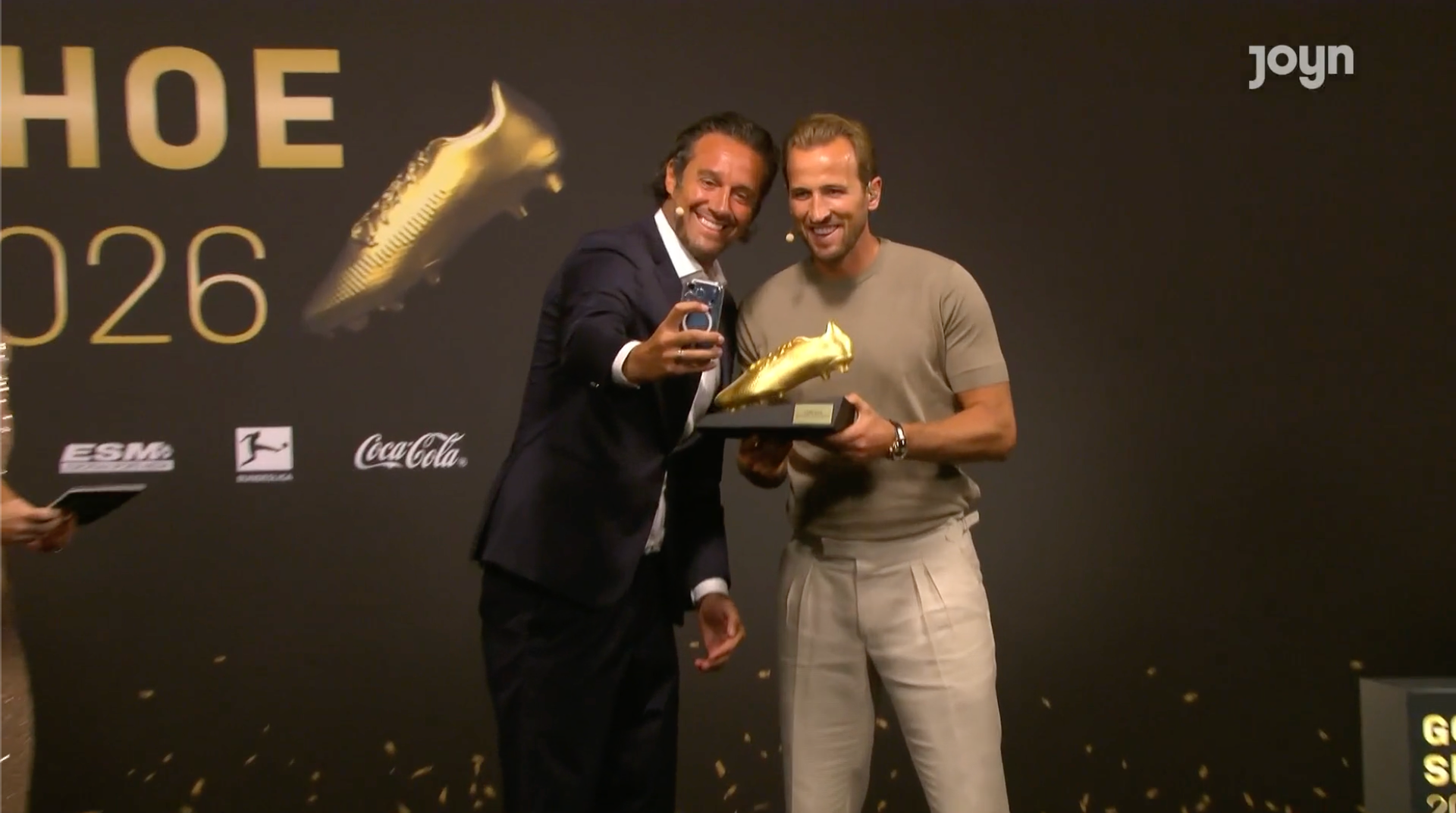 Harry Kane erhält Golden Shoe! Ex-Bayern-Star will Selfie