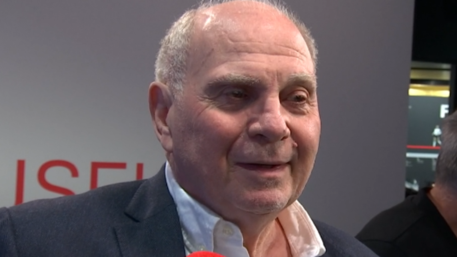 FC Bayern - Hoeneß schwärmt von Kompany: "Endlich mal zurücklehnen"