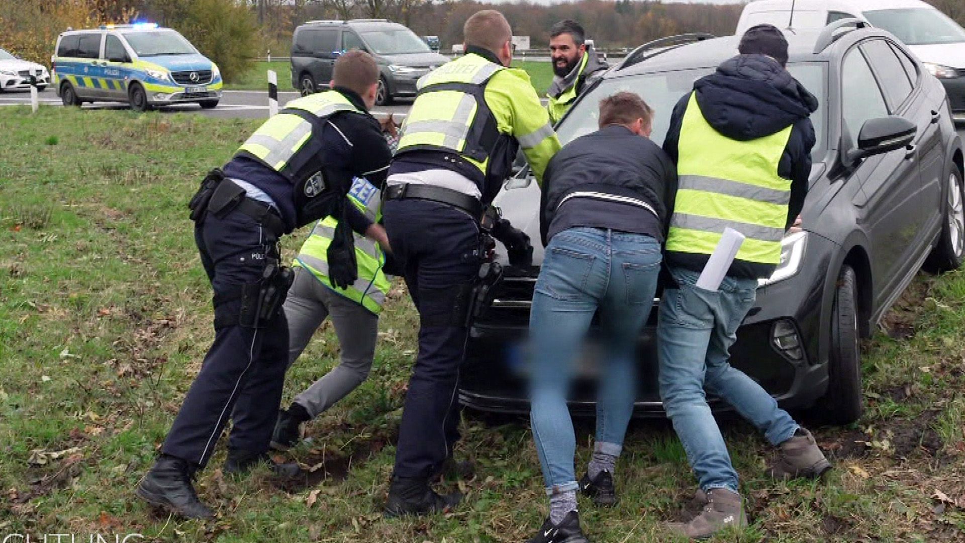 Thema u. a.: Gefährlicher Einsatz für Abschlepper Marcel auf der Autobahn