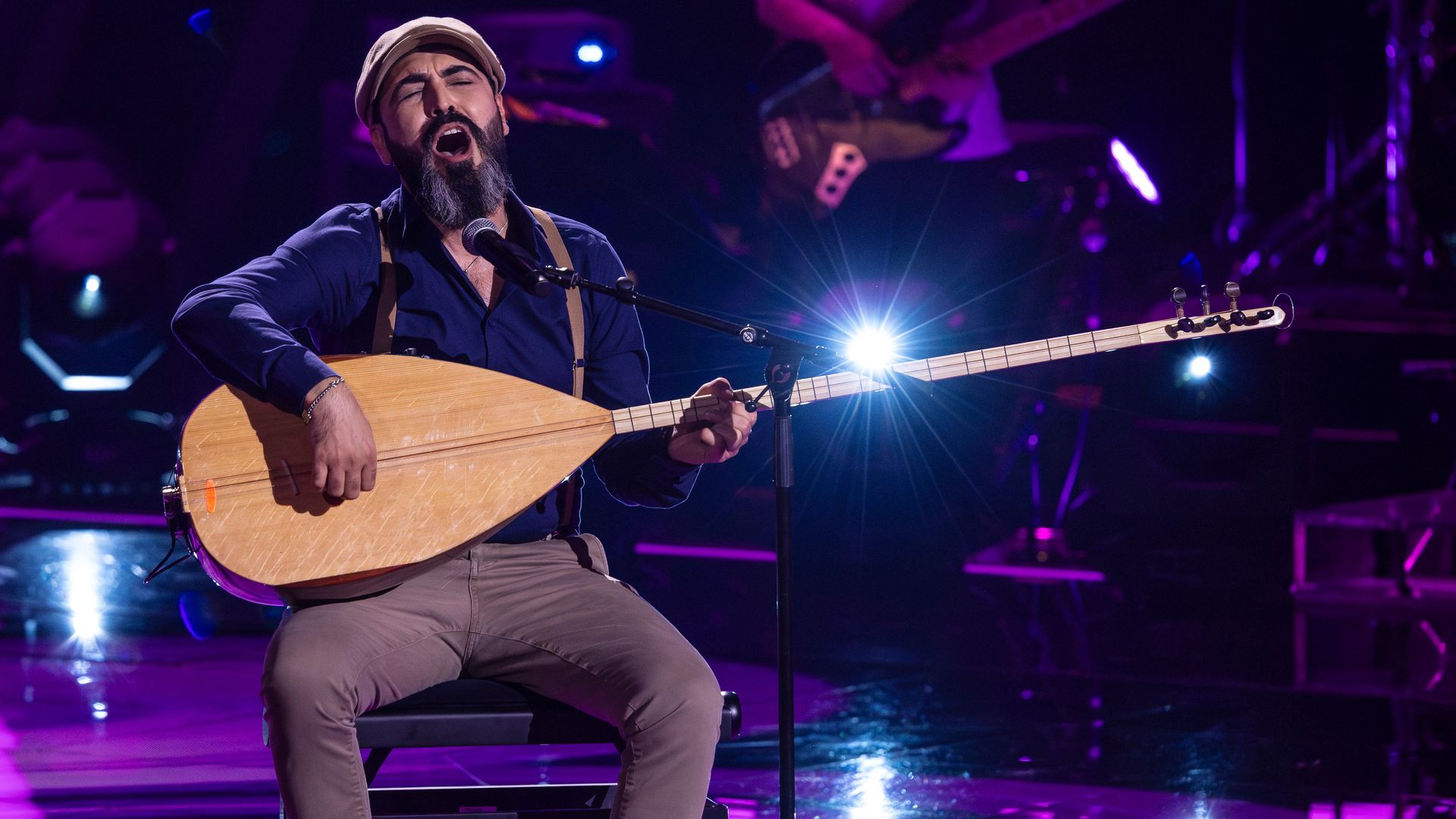 Emrecan bringt mit "Dostun Gül Cemali" türkische Volksmusik zu "The Voice"!