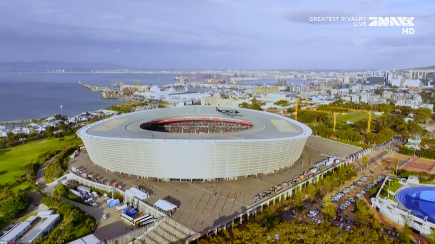 Rugby: WOW! Flugzeuge fliegen Haarscharf übers Stadion