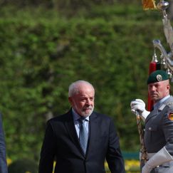 Brasiliens Präsident Lula trifft Merz