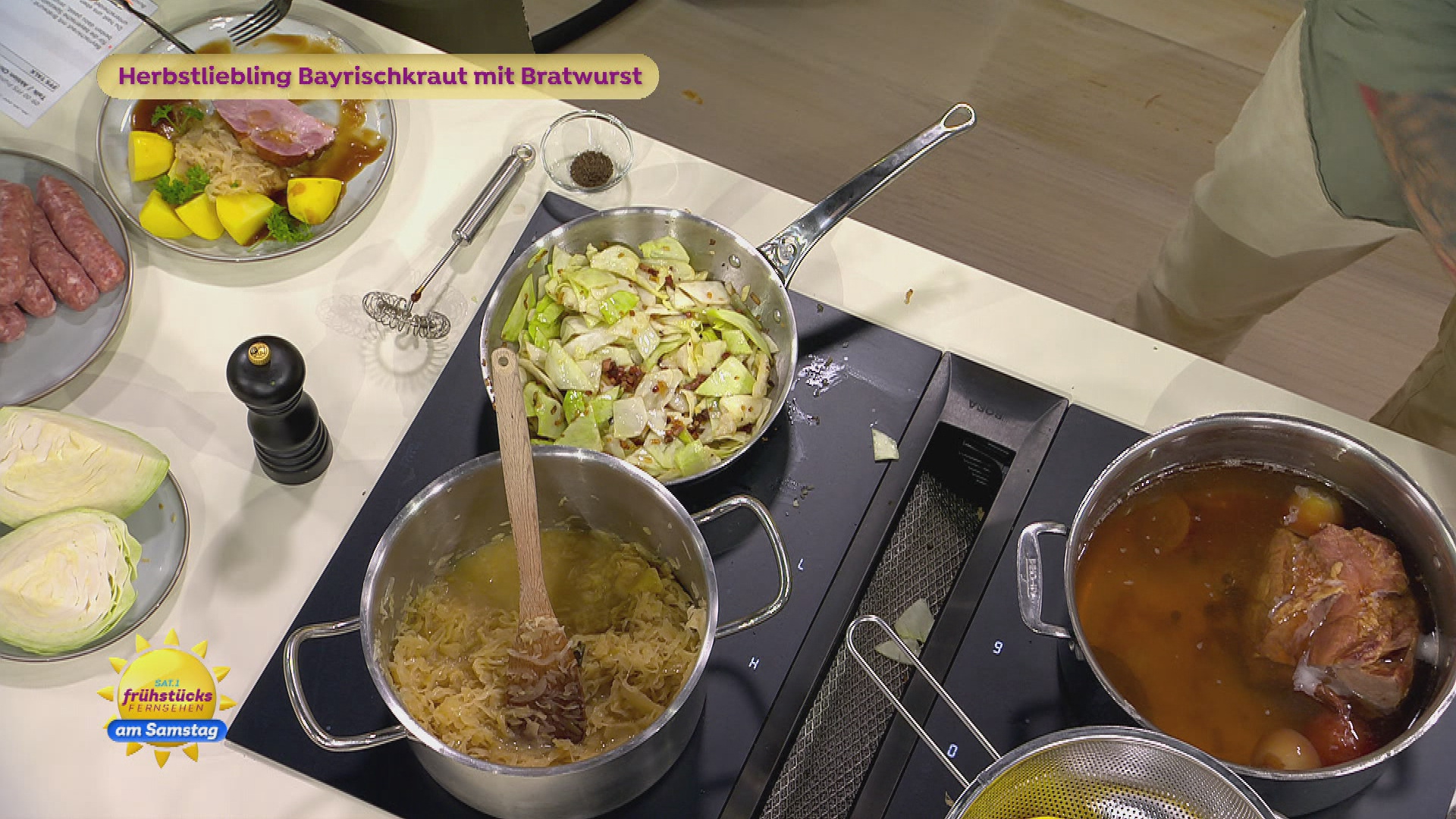 Kassler mit Sauerkraut & Bratwurst mit Bayrisch Kraut