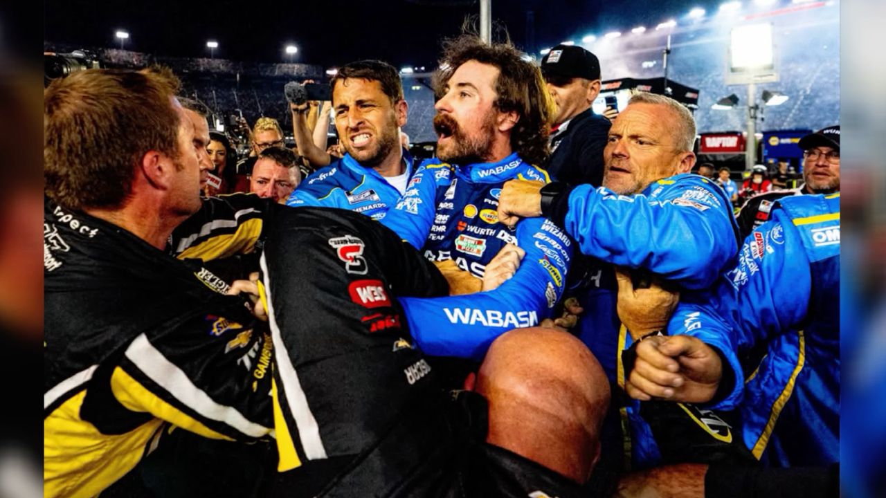 NASCAR-Fahrer rasten völlig aus: Vom Crash zur Schlägerei