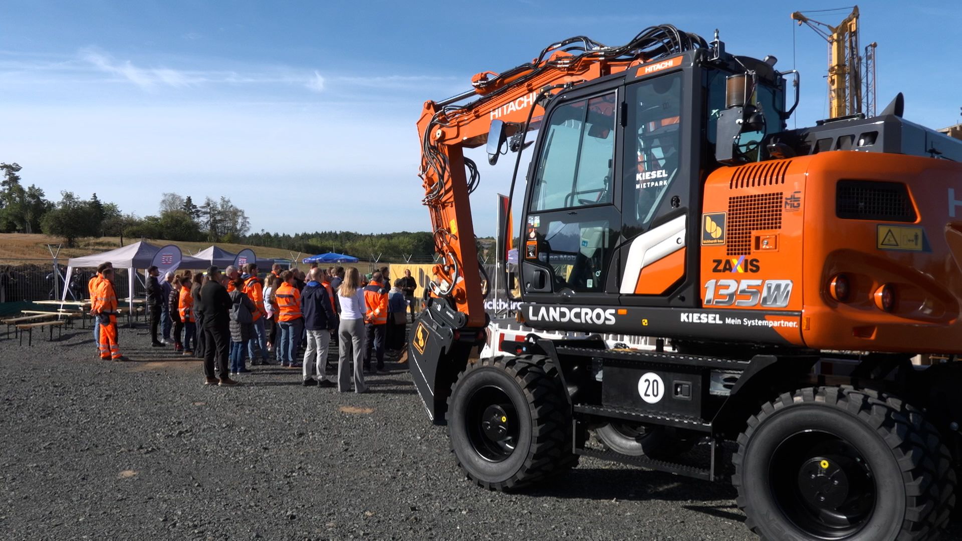 Start für umstrittenen Ausbau der B49