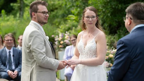 Hochzeit auf den ersten Blick HOCHZEIT AUF DEN ERSTEN BLICK - 12. STAFFEL Folge 3: Enttäuschung bei Julia: Julian entspricht nicht ihren Erwartungen