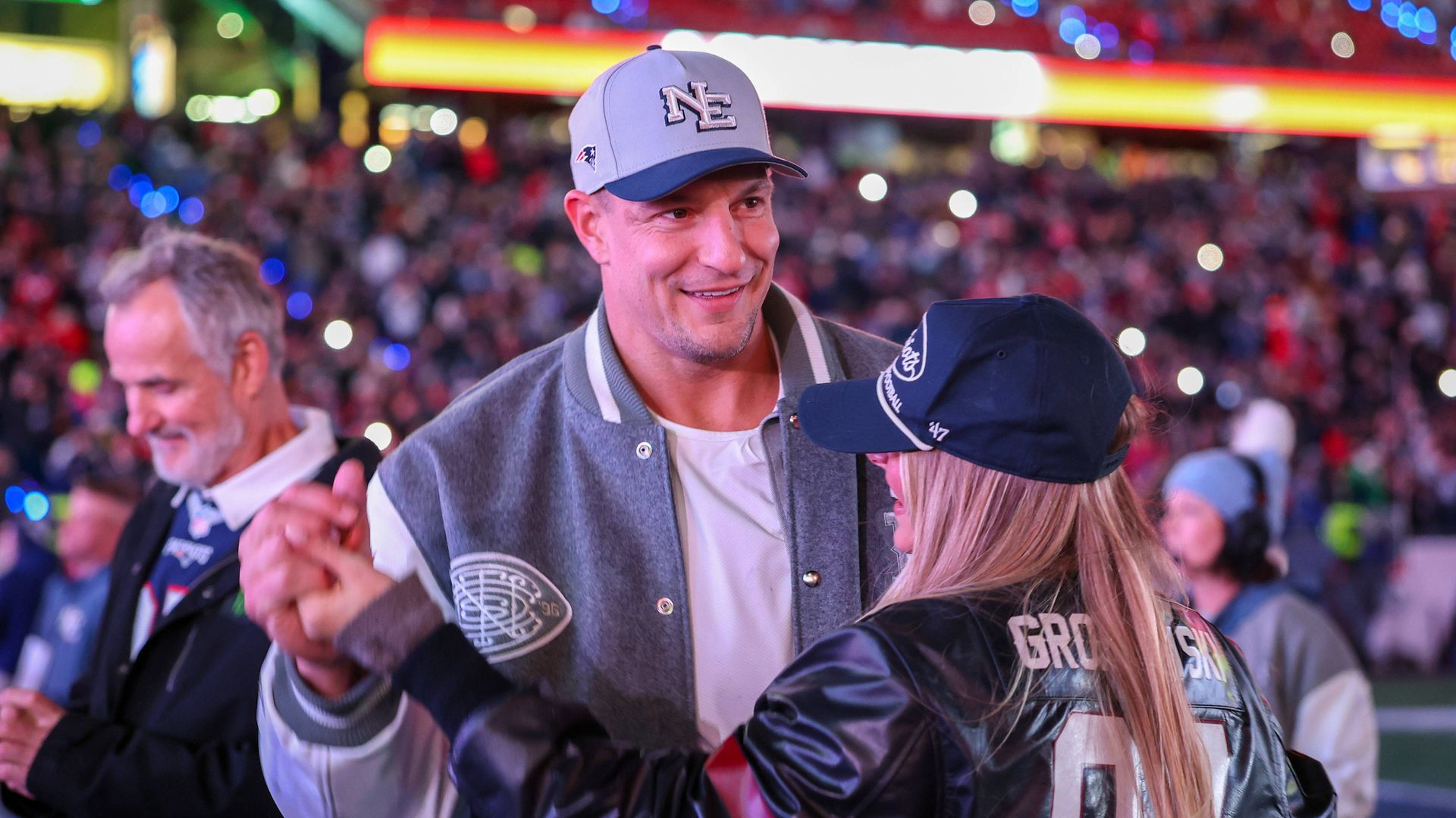 NFL: Gronkowski-Freundin verrät warum sie auf Besuche bei Tom Brady verzichtet.