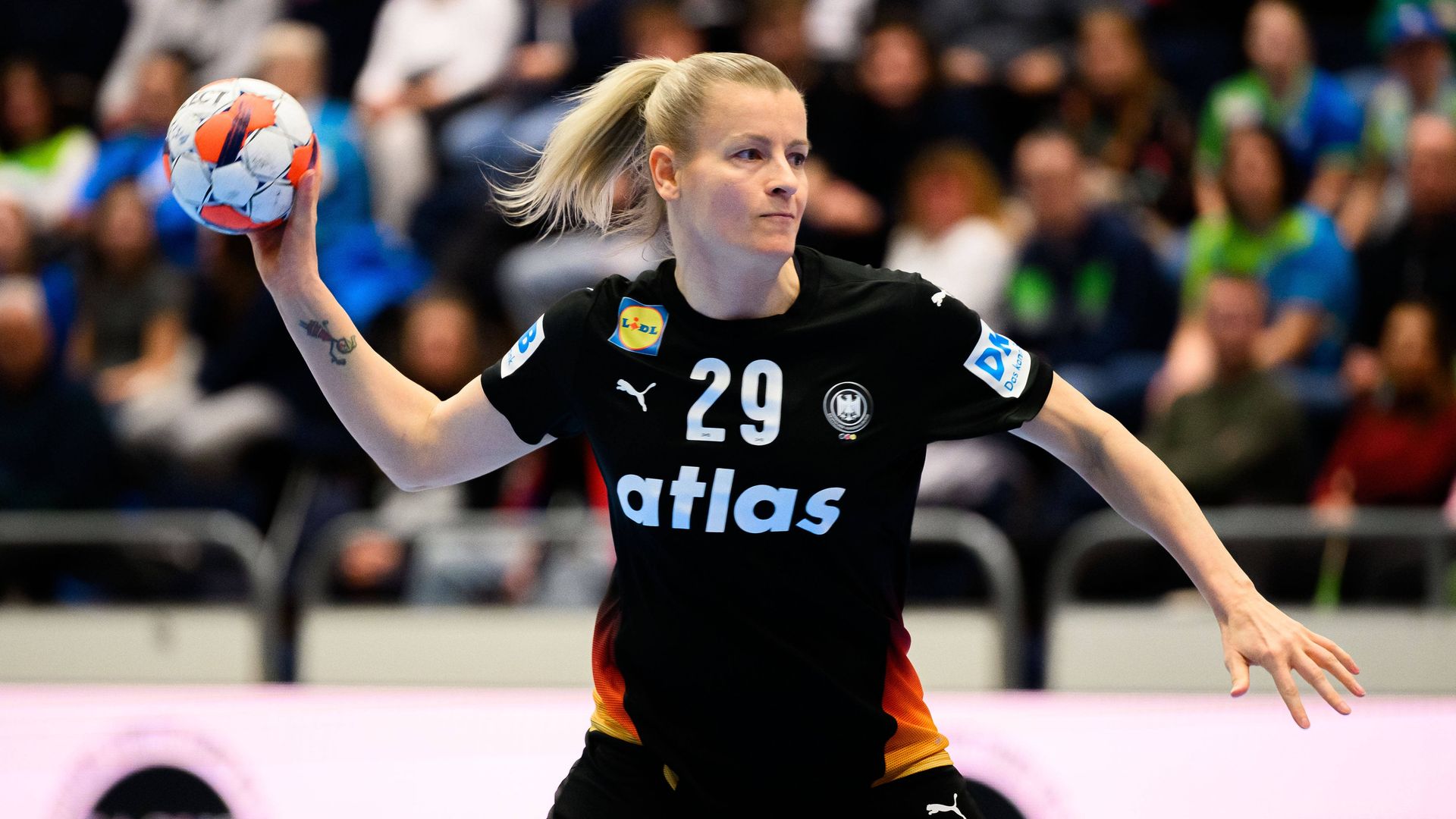 Handball: Der außergewöhnliche Weg von Kapitänin Döll