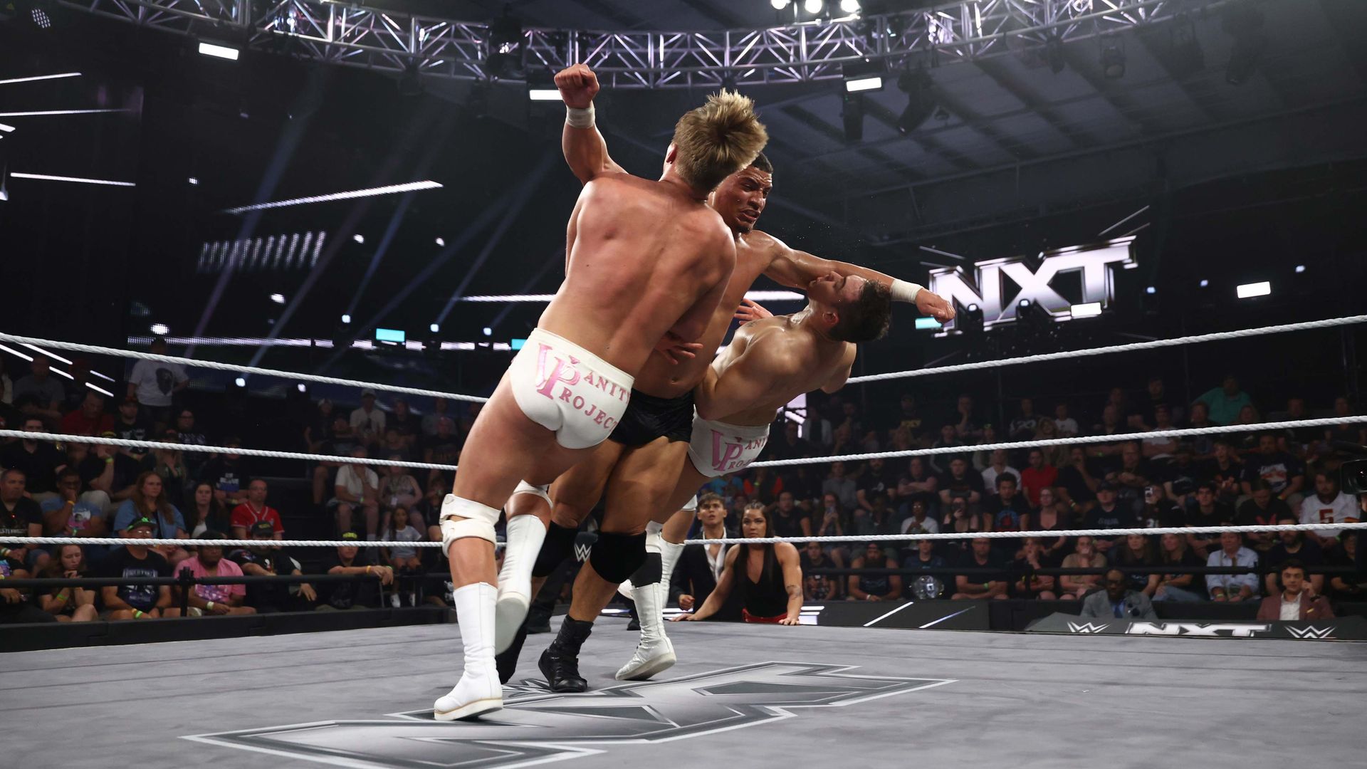 Knallharte Tag Team Action mit den NXT Champions
