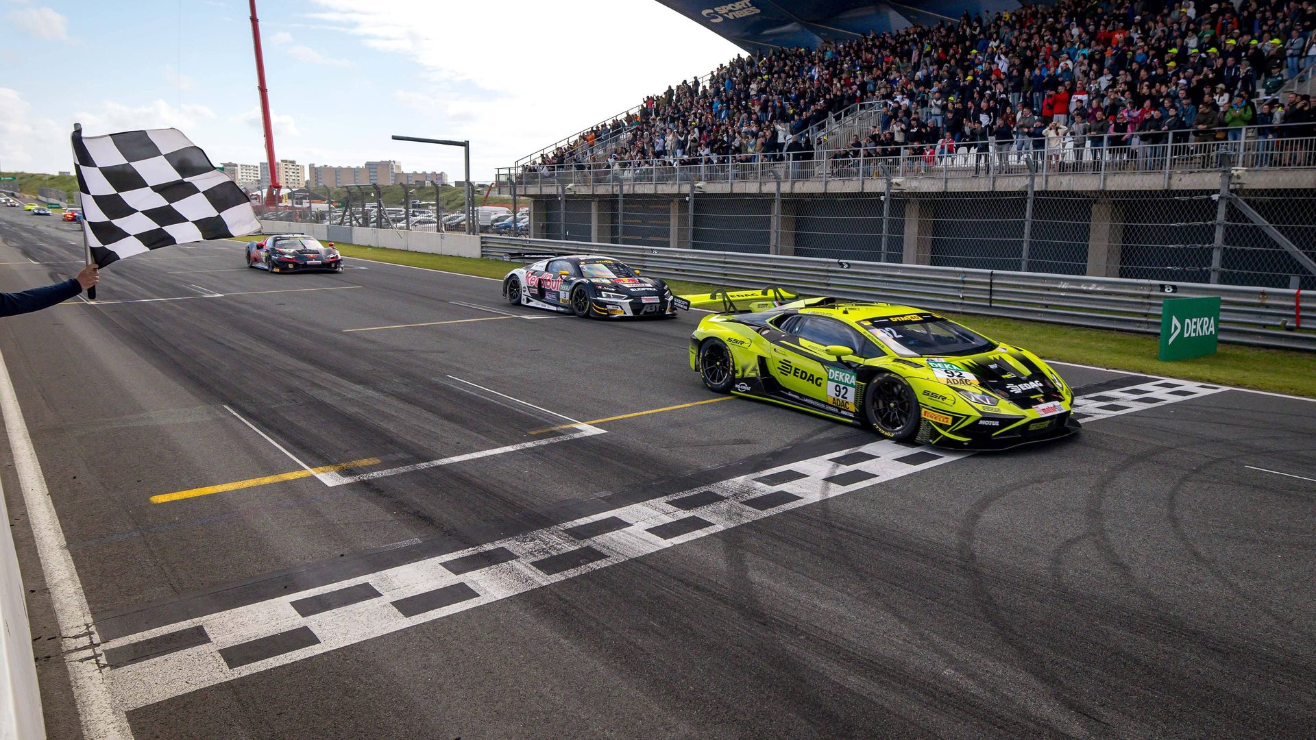 DTM: Kampf bis zum Ende - Zieldurchfahrt in Zandvoort