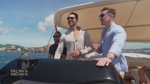 Dr. Rick & Dr. Nick - Die Schönheits-Docs Dr. Rick & Dr. Nick - Die Schönheits-Docs Folge 11: Firmenausflug auf Ibiza - Bootsausflug mit einer Rettungsaktion