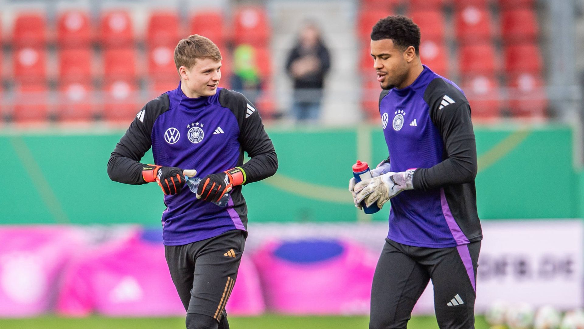 U21 - Atubolu nimmt Konkurrenzkampf im Tor mit Urbig gelassen
