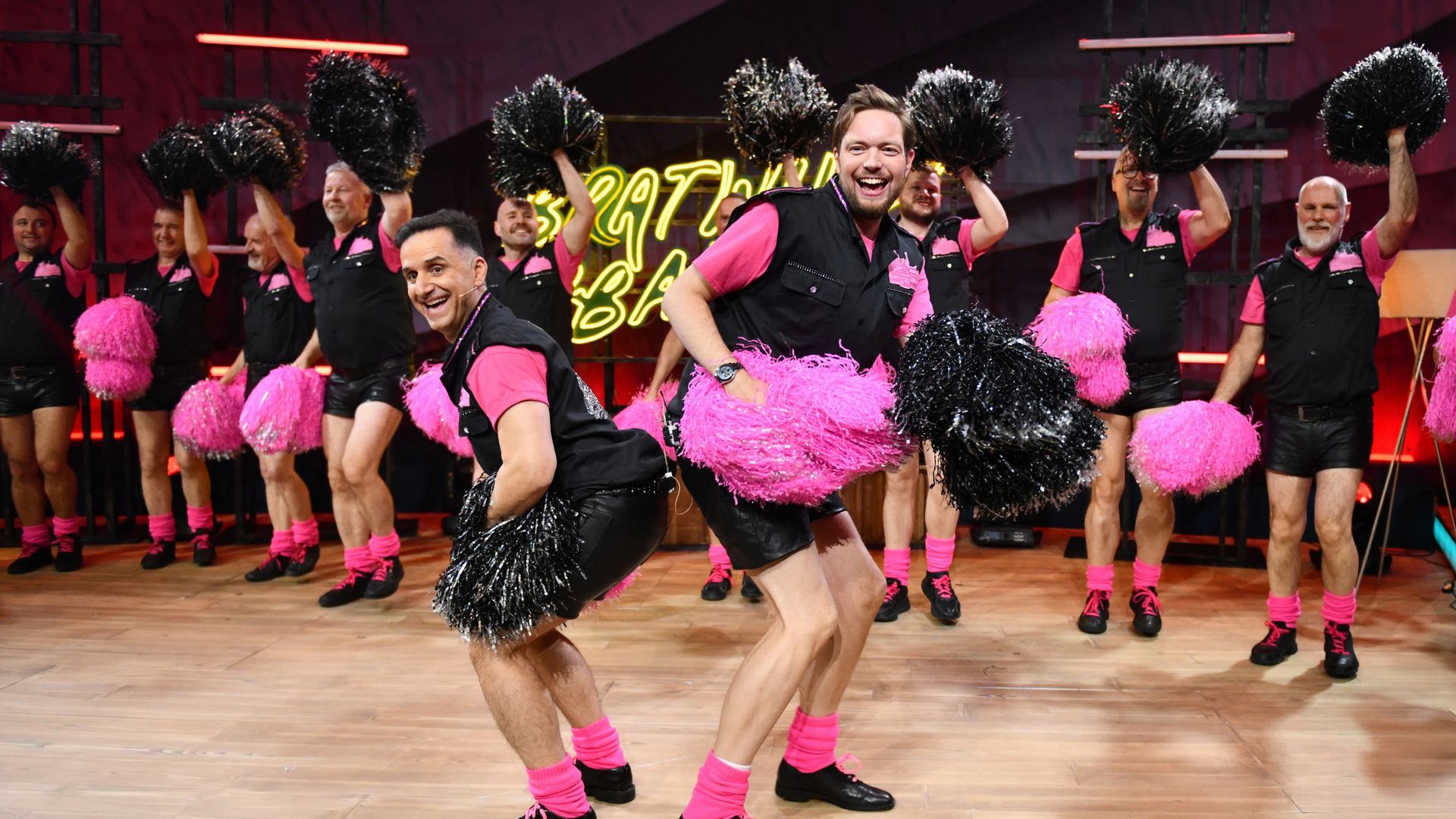 Cheerleader-Alarm: Die "Pink Poms" mit Basti und Özcan