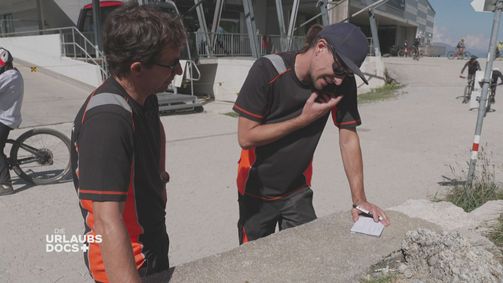 Die Urlaubs-Docs Die Urlaubs-Docs Folge 2: Schweizer Berge: Starke Schulterschmerzen nach Sturz