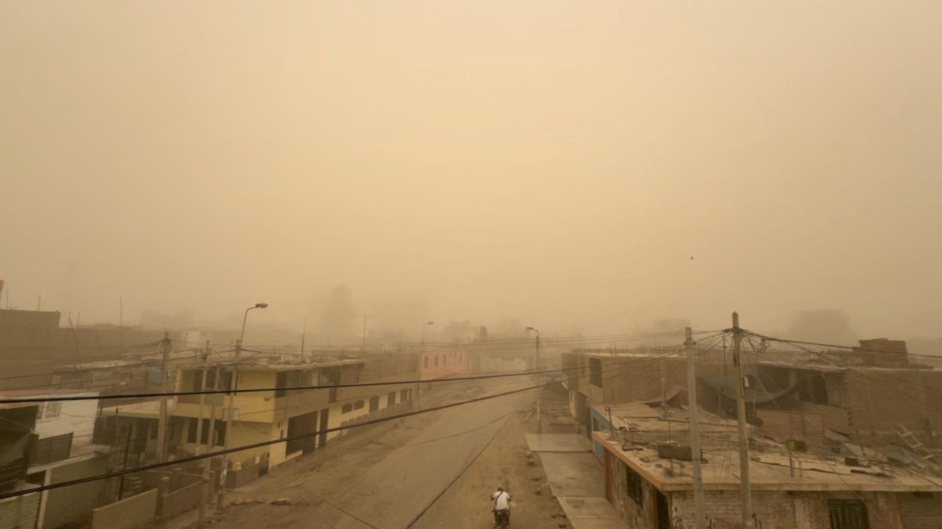 Sandsturm überrascht Menschen in Peru