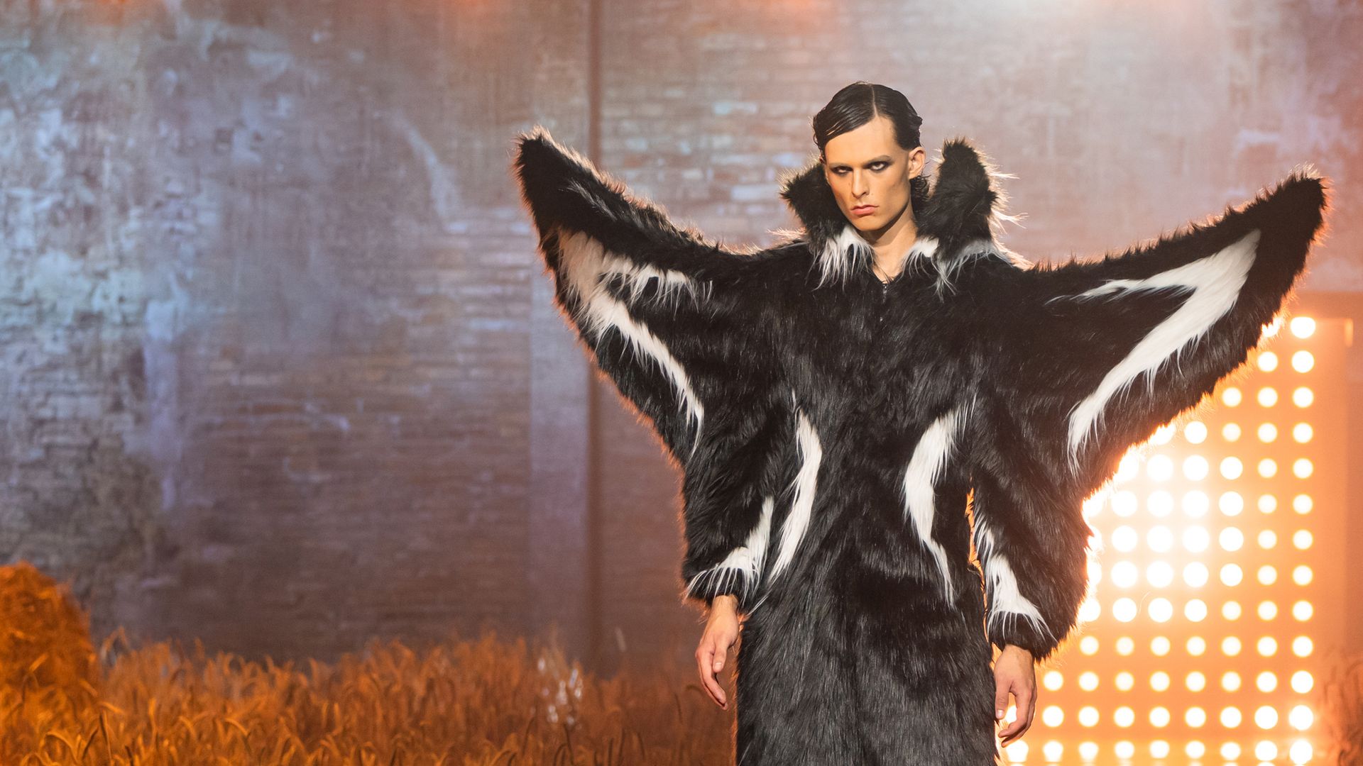 Erste Fashionshow: Wer überzeugt in den Designs von Maximilian Gedra?
