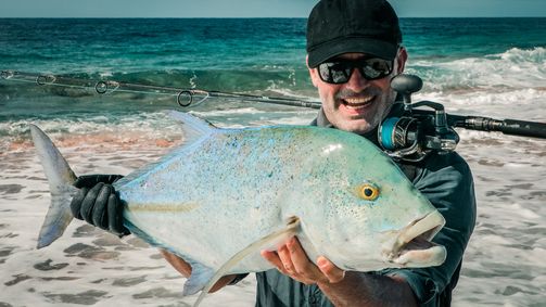 Chasing Monsters - Monsterfischen auf der Spur Chasing Monsters - Monsterfischen auf der Spur Folge 1: Im Riff der Haie