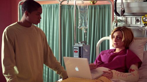 Smallville Smallville Folge 13: Ab durch die Wand!