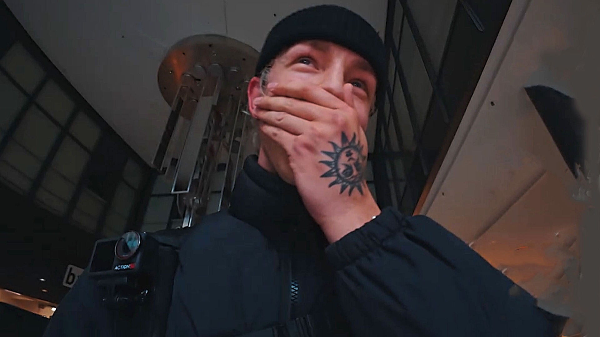 "Das war so cringe": Geburtstagsständchen ohne Geburtstag