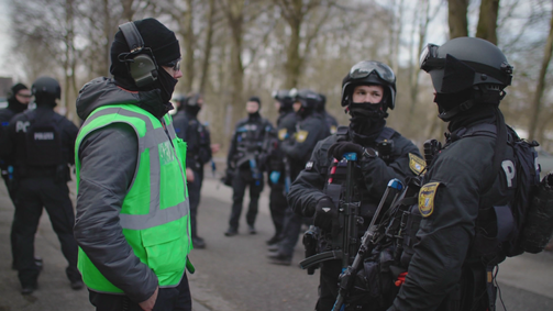 Real Rookies USK - Wer schafft es ins Kommando? Real Rookies USK - Wer schafft es ins Kommando? Folge 4: Die Razzia