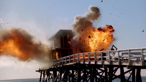 Baywatch - Die Rettungsschwimmer von Malibu Baywatch - Die Rettungsschwimmer von Malibu Folge 10: Feuer und Wasser