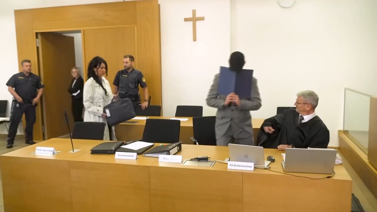 Drei Nachbarn ermordet und zerstückelt: 38-Jähriger aus Zwiesel vor Gericht