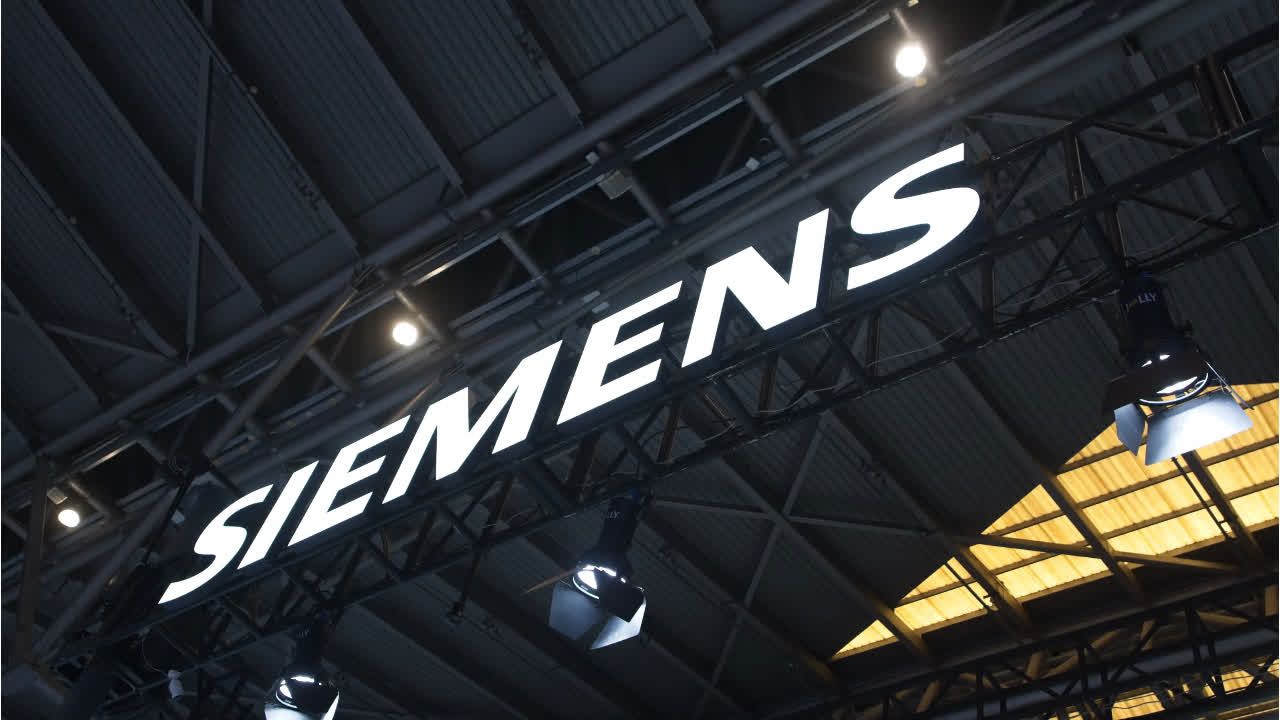 Siemens hebt Prognose an: Rekordaufträge dank KI-Boom